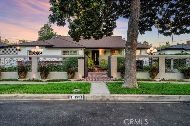 Detail Gallery Image 1 of 59 For 19120 Hartland St, Reseda,  CA 91335 - 5 Beds | 3 Baths