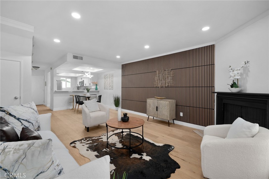 11119 Camarillo St