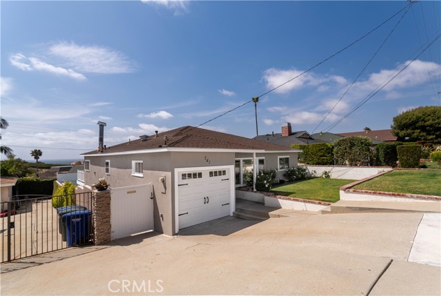 741 Hillcrest Street, El Segundo CA: https://media.crmls.org/medias/6d6473b1-8b42-4c08-9bea-e21d8f70498f.jpg