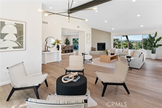 Detail Gallery Image 5 of 36 For 1367 Teepee Dr, Escondido,  CA 92027 - 4 Beds | 4 Baths