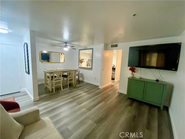 Detail Gallery Image 7 of 16 For 12141 Centralia St #111,  Lakewood,  CA 90715 - 1 Beds | 1 Baths