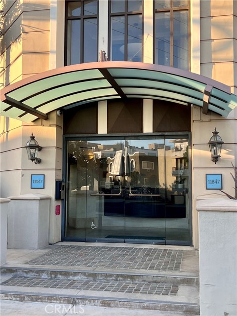 11847 Gorham Avenue, Los Angeles CA: https://media.crmls.org/medias/6d656442-5e00-4852-9d96-a765392f8852.jpg