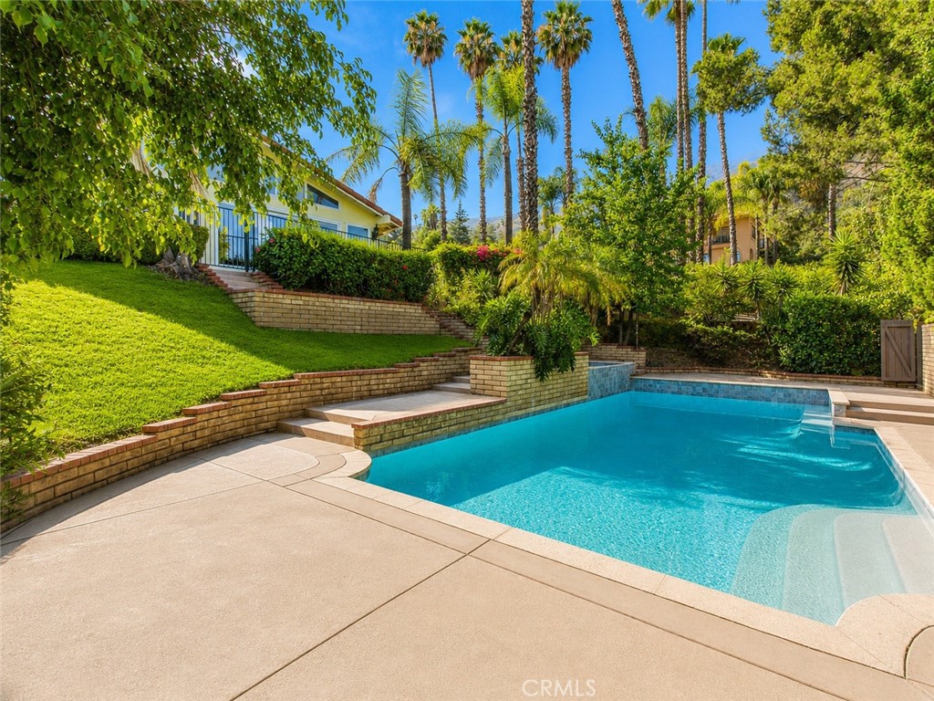 https://media.crmls.org/medias/6d658208-4762-429b-828d-f98d269b758d.jpg?preset=X-Large