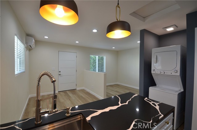 Detail Gallery Image 5 of 8 For 6406 Densmore Ave, Lake Balboa,  CA 91406 - 1 Beds | 1 Baths