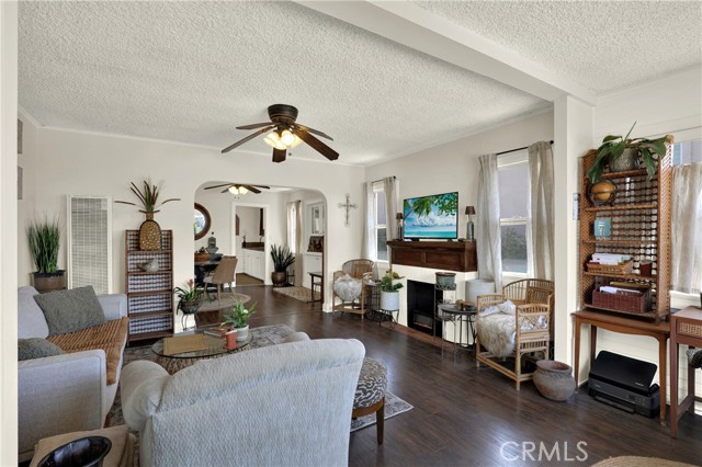 834 15th Street, Hermosa Beach CA: https://media.crmls.org/medias/6d665ab8-e869-4564-84ad-f314d7b1c992.jpg