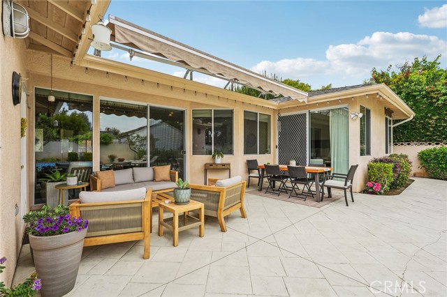 11272 Weatherby Road, Los Alamitos CA: https://media.crmls.org/medias/6d667da0-bca1-4a2c-94c5-c5fb20502950.jpg