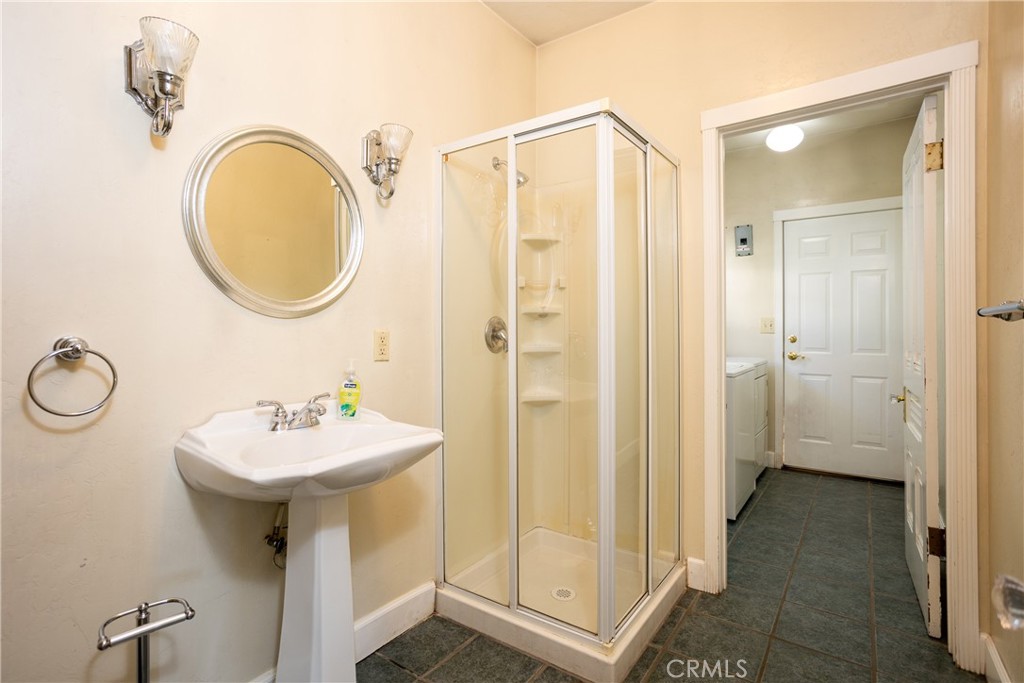 https://media.crmls.org/medias/6d66e0c4-3950-4f01-9401-5769e5a17443.jpg?preset=X-Large