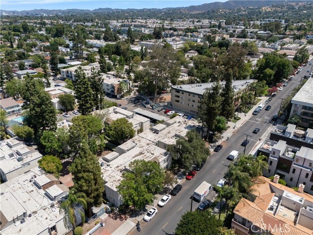 Detail Gallery Image 27 of 32 For 5700 Etiwanda Ave #105,  Tarzana,  CA 91356 - 3 Beds | 2 Baths