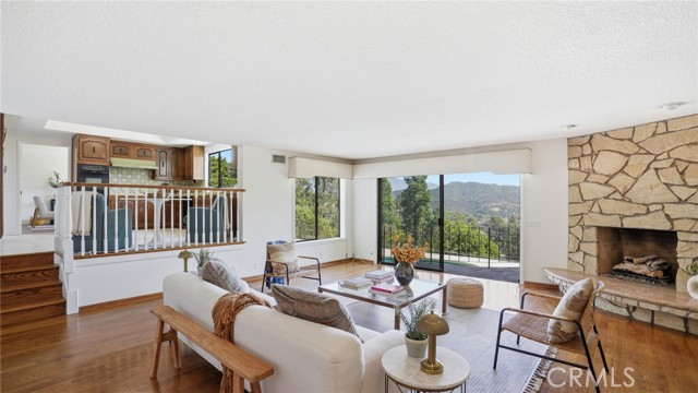 Detail Gallery Image 16 of 47 For 1340 Daily Circle, Glendale,  CA 91208 - 4 Beds | 3 Baths