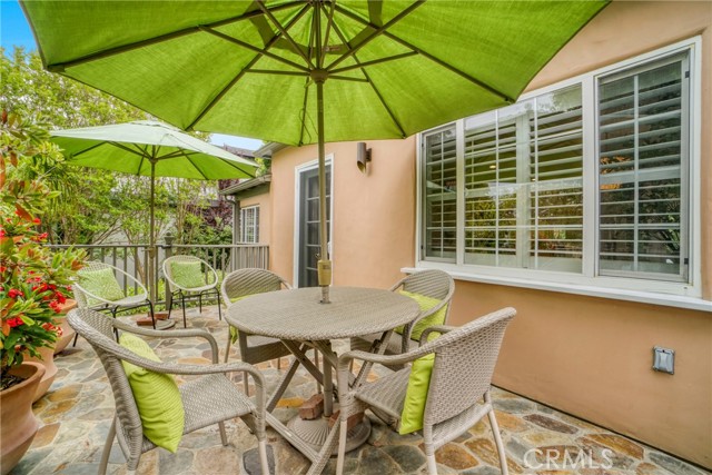 4299 Bakman Avenue, Studio City CA: https://media.crmls.org/medias/6d680a82-2e1d-4f44-908d-6c4b1a65d115.jpg