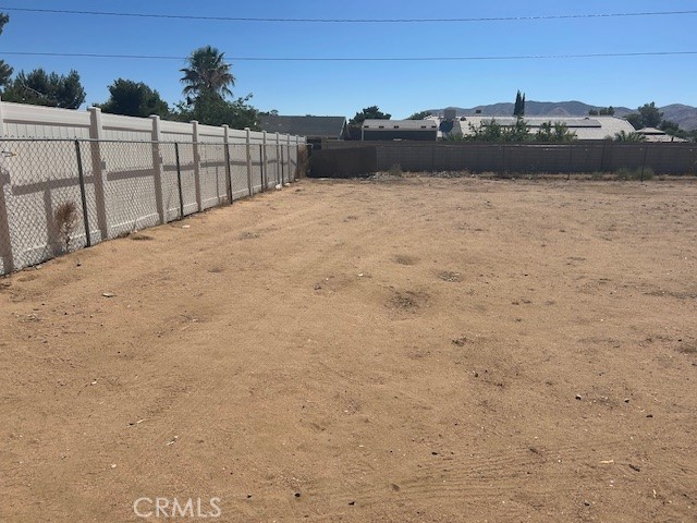 7427 Oxford Avenue, Hesperia CA: https://media.crmls.org/medias/6d68ed49-ac44-443b-b7b8-c439e4acdbf1.jpg