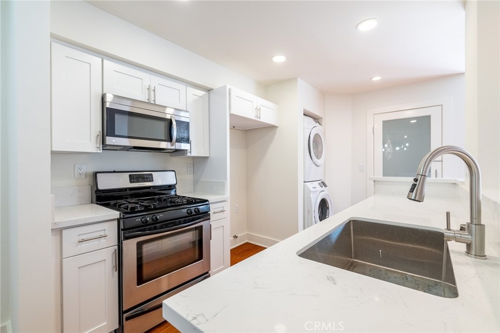 1825 Selby Ave #102