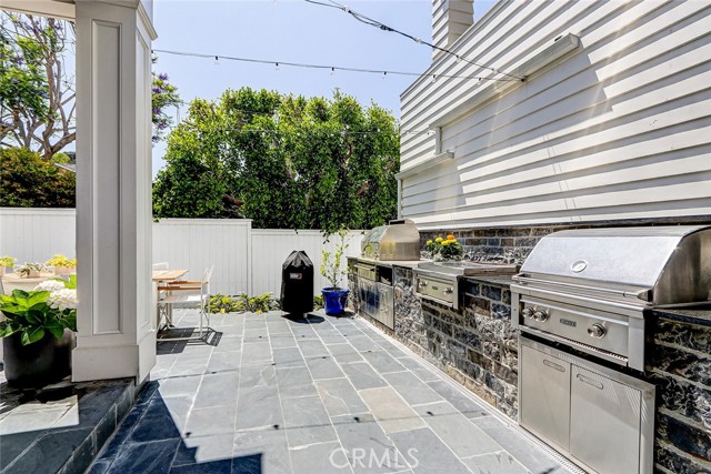 Detail Gallery Image 21 of 35 For 569 33rd, Manhattan Beach,  CA 90266 - 6 Beds | 5/1 Baths