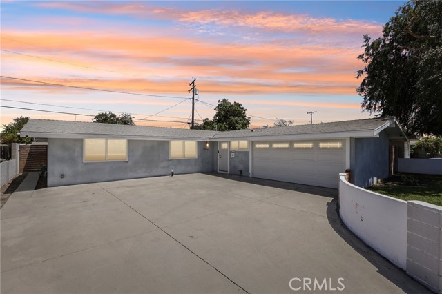 Detail Gallery Image 1 of 34 For 1048 N Loara St, Anaheim,  CA 92801 - 4 Beds | 2 Baths