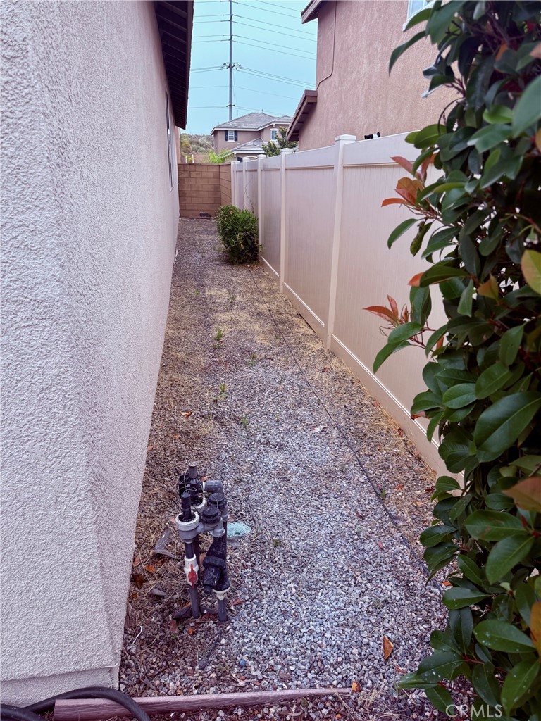 https://media.crmls.org/medias/6d69db24-07f6-4069-8ff5-ca074da25129.jpg?preset=X-Large