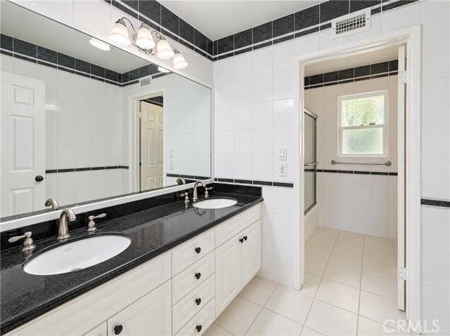 1042 Whispering Oaks photo 13