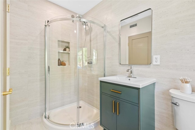 Detail Gallery Image 40 of 65 For 8372 Outland View Dr, Sun Valley,  CA 91352 - 3 Beds | 2/1 Baths