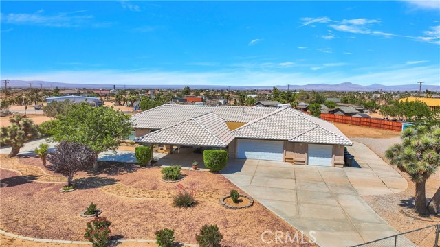 7330 Smoke Tree Road, Phelan CA: https://media.crmls.org/medias/6d6bc5e4-ed8e-4b9c-88be-2c7ebc6dd282.jpg