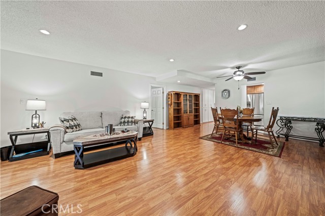 Detail Gallery Image 7 of 61 For 19439 Oak Crossing Rd, Newhall,  CA 91321 - 2 Beds | 2 Baths