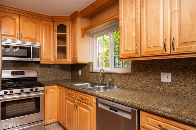 Detail Gallery Image 22 of 44 For 707 Raleigh St #5,  Glendale,  CA 91205 - 3 Beds | 3 Baths