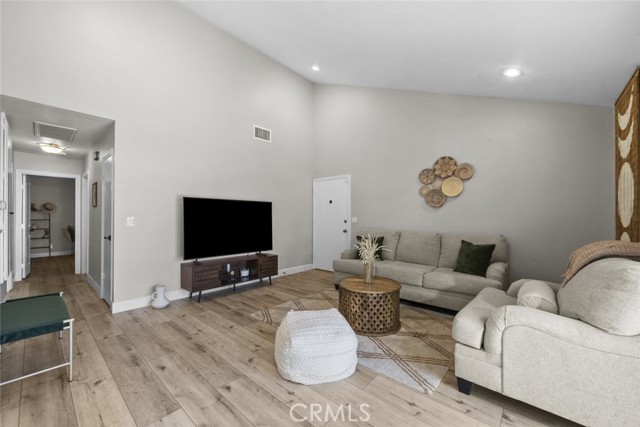 Detail Gallery Image 7 of 33 For 2019 Covington Ave, Simi Valley,  CA 93065 - 2 Beds | 2 Baths