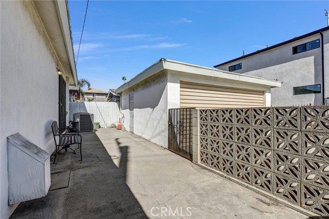 301 East Buckthorn photo 25