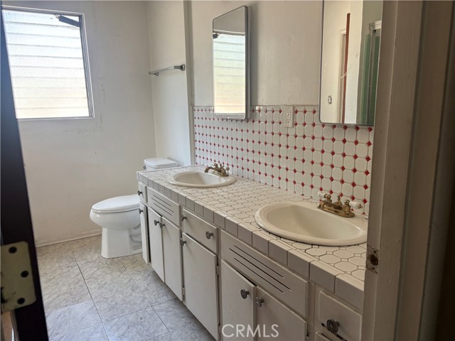 9001 KESTER AVE, Panorama City CA: https://media.crmls.org/medias/6d6eccc4-882d-49a6-bead-d38e7dfab218.jpg