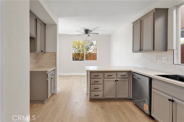 Detail Gallery Image 13 of 42 For 14499 Honeyhill St, Victorville,  CA 92394 - 4 Beds | 3 Baths