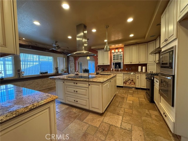 Detail Gallery Image 8 of 35 For 18284 9th St, Bloomington,  CA 92316 - 3 Beds | 2 Baths