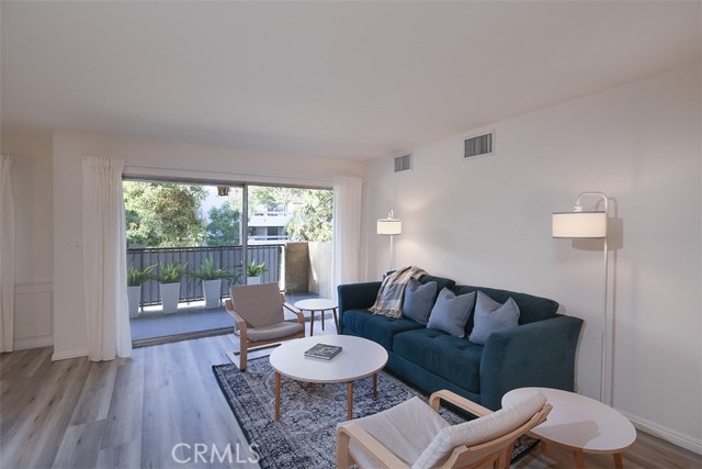 382 E California Boulevard, Pasadena CA: https://media.crmls.org/medias/6d6febfc-acb4-4959-bc87-9302722f0339.jpg