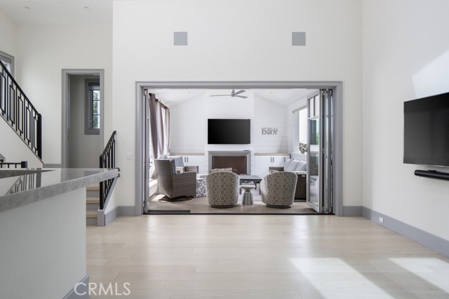 Detail Gallery Image 9 of 14 For 308 1/2 Fernleaf Ave, Corona Del Mar,  CA 92625 - 2 Beds | 2/1 Baths