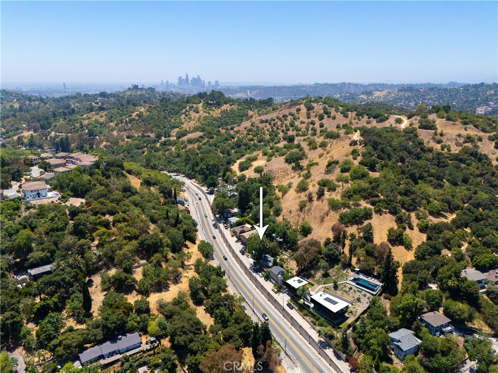 https://media.crmls.org/medias/6d70688b-3b66-4223-9595-8265621b8689.jpg?preset=X-Large