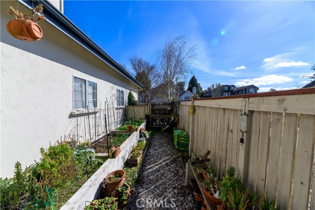 Detail Gallery Image 11 of 47 For 1811 Maiden Ln, Petaluma,  CA 94954 - 5 Beds | 3 Baths