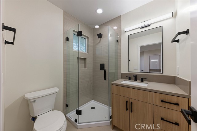 1025 La Cadena, B photo 28