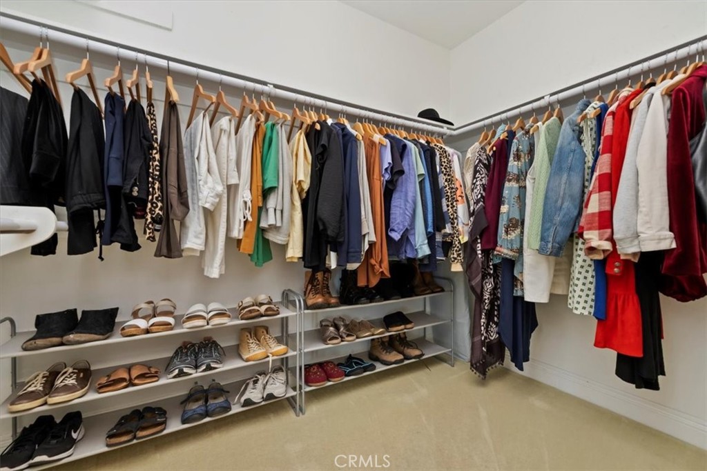 https://media.crmls.org/medias/6d71a7e9-41f7-4c24-acd2-d269df0f6db0.jpg?preset=X-Large