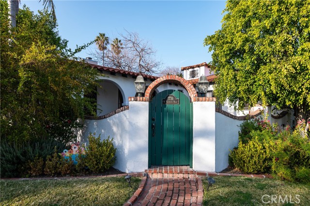 Detail Gallery Image 4 of 47 For 1731 W Kenneth Rd, Glendale,  CA 91201 - 3 Beds | 2 Baths