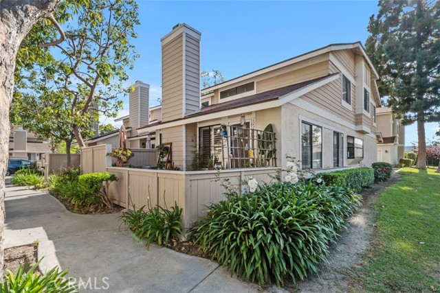 Detail Gallery Image 1 of 31 For 12700 Fallbrook Way, Stanton,  CA 90680 - 3 Beds | 2/1 Baths