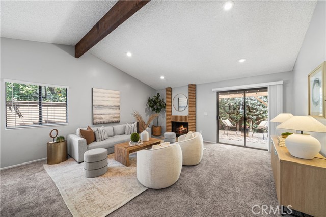 Detail Gallery Image 4 of 16 For 211 E Ponderosa Ln #10,  Anaheim,  CA 92802 - 2 Beds | 2 Baths