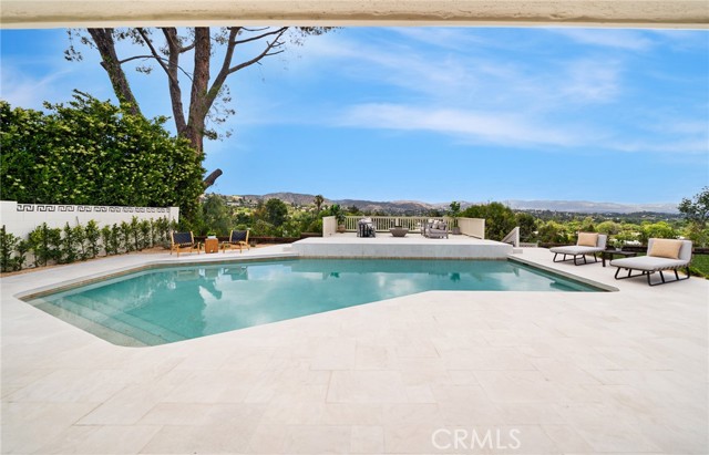 Detail Gallery Image 23 of 25 For 24153 Califa St, Woodland Hills,  CA 91367 - 4 Beds | 3 Baths