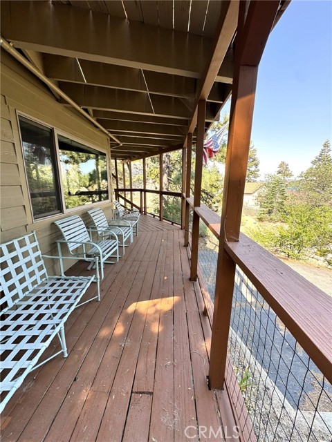 Detail Gallery Image 15 of 44 For 38532 N Shore Dr, Fawnskin,  CA 92333 - 3 Beds | 2/1 Baths