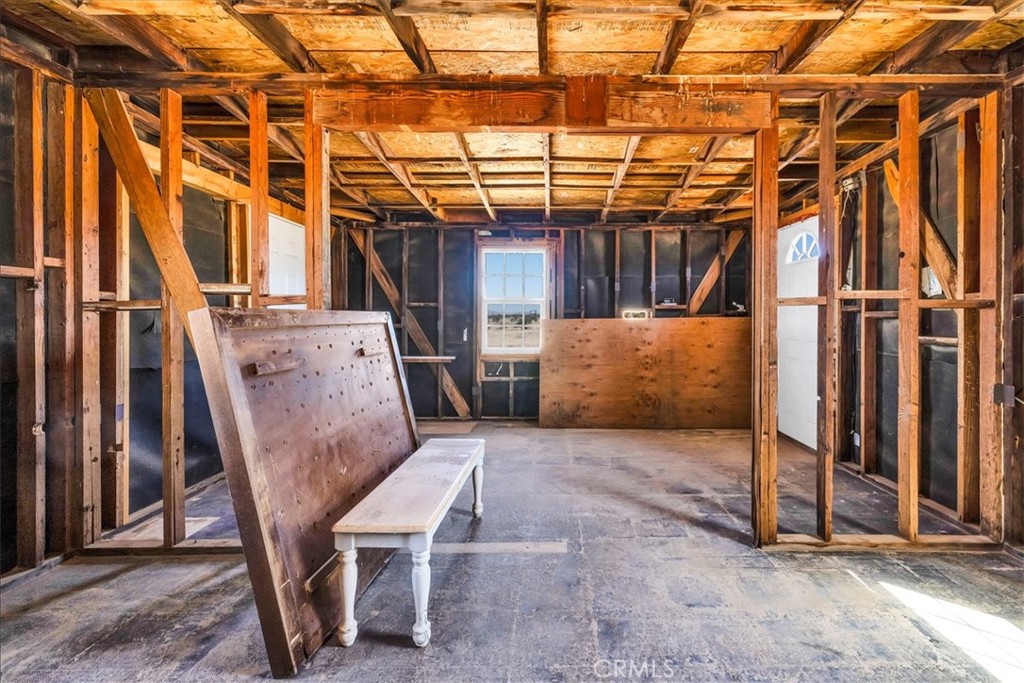 https://media.crmls.org/medias/6d7540c4-467e-496b-8571-7684746d36dc.jpg?preset=X-Large