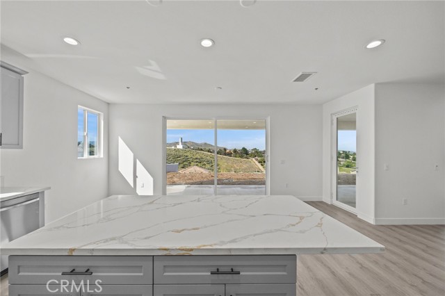 Detail Gallery Image 9 of 27 For 16765 La Bella Villa, Riverside,  CA 92503 - 5 Beds | 3 Baths