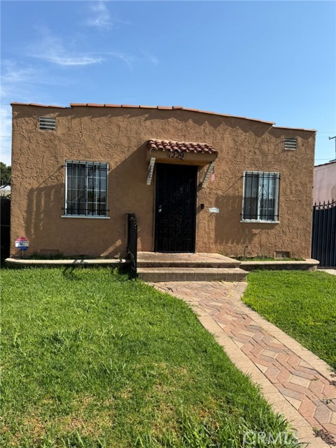1229 E 89th Street, Los Angeles CA: https://media.crmls.org/medias/6d75f7d7-d47e-4b4f-926d-60d1172daff5.jpg