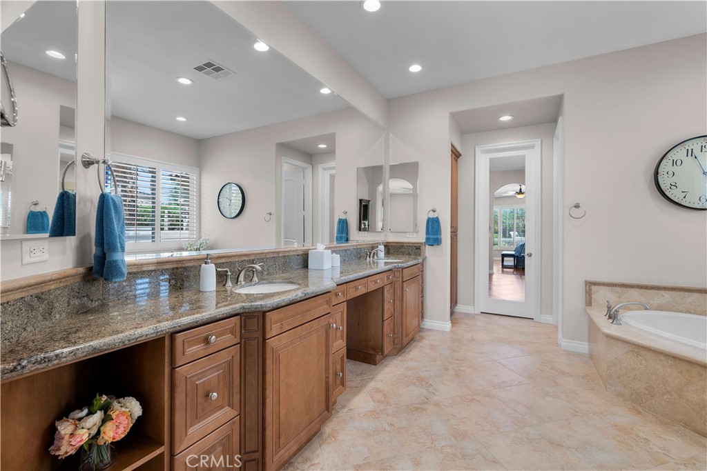 MLS #OC25223158 image #24