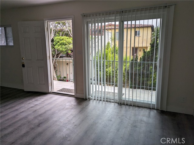 Detail Gallery Image 6 of 12 For 1555 Artesia Bld, Manhattan Beach,  CA 90266 - 1 Beds | 1 Baths