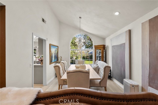 Image 7 of 44 For 7282 Woodvale Court