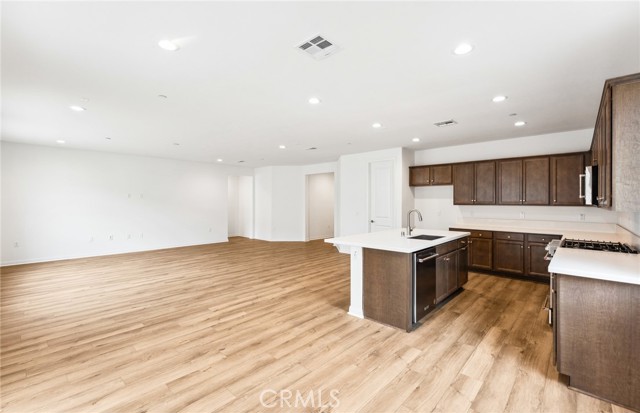 Detail Gallery Image 12 of 26 For 4180 Larchwood Ln, Lake Elsinore,  CA 92530 - 3 Beds | 2 Baths
