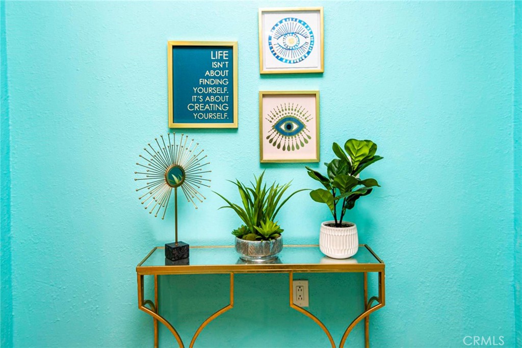 https://media.crmls.org/medias/6d78c068-682a-4e38-98f2-e3736f395e13.jpg?preset=X-Large