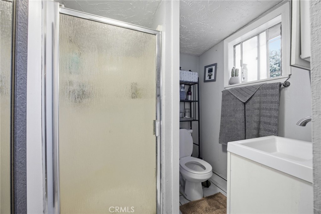 https://media.crmls.org/medias/6d78e662-ba92-42ec-b152-31eaaa5005ef.jpg?preset=X-Large