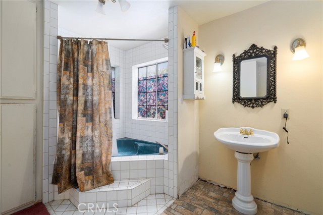 Detail Gallery Image 17 of 30 For 8021 Macron St, Oak Hills,  CA 92344 - 3 Beds | 2/1 Baths